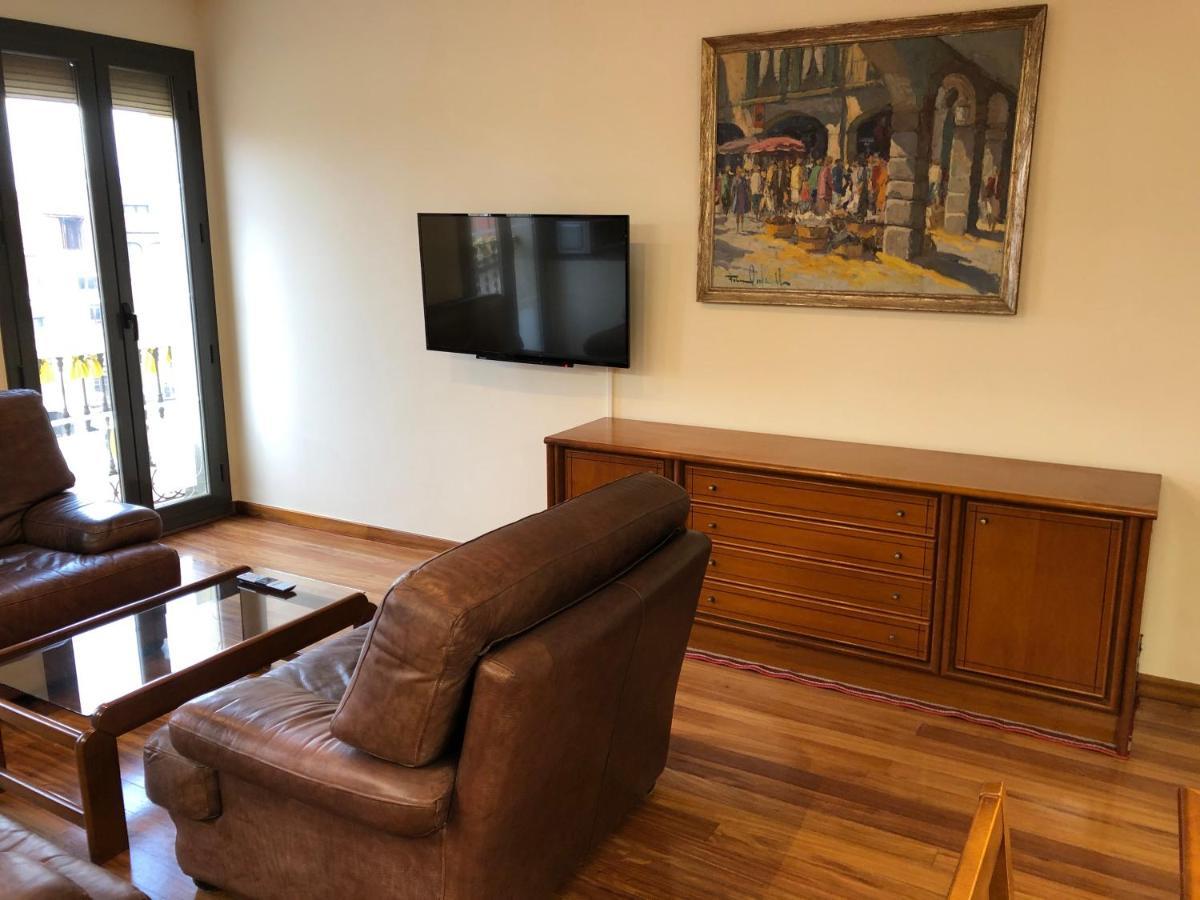 Apartaments Vicus 2 Con Vistas A La Plaza Mayor De Vic Exterior foto